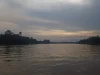 Permukaan Sungai Batanghari yang lebar dengan cahaya senja