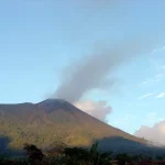 Gunung Gamalama di Pulau Ternate dilihat dari laut