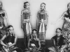 Potret studio sekelompok orang Jawa pada masa kolonial