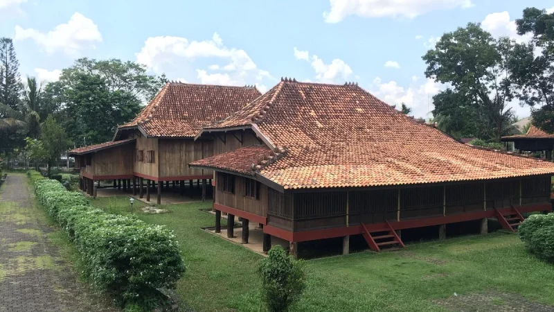 Bangunan Rumah Limas, rumah adat Palembang, di Museum Balaputradewa