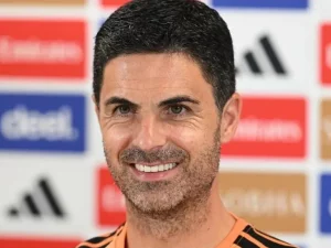 Pelatih Arsenal Mikel Arteta dalam konferensi pers di London Colney