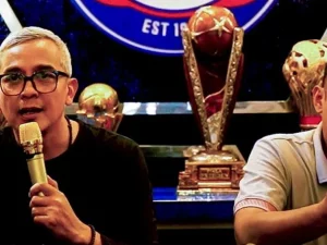 General Manager Arema FC Yusrinal Fitriandi memberikan keterangan di hadapan awak media