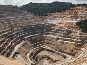 Ilustrasi kegiatan penambangan mineral