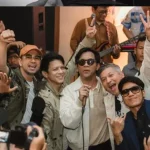 Gading Marten dan personel d’Masiv dalam konferensi pers Duda Minus One