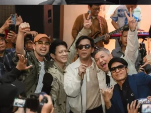 Gading Marten dan personel d’Masiv dalam konferensi pers Duda Minus One