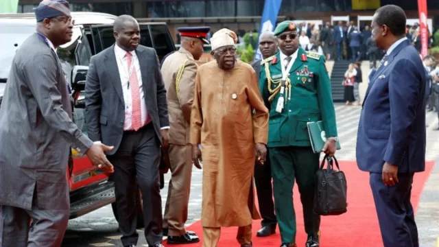 Presiden Nigeria Bola Tinubu bersama jajaran pejabat