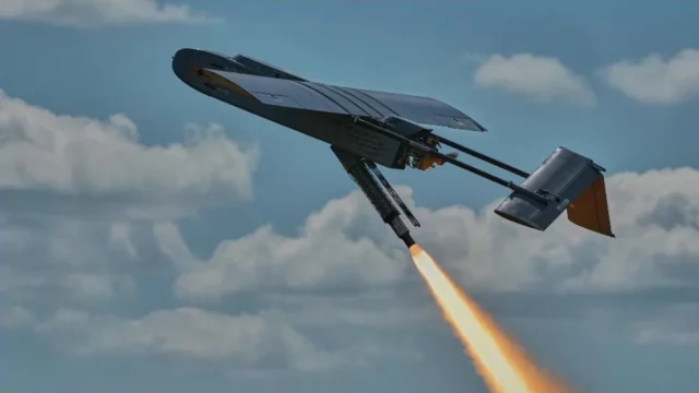 Drone serang jarak jauh FP-1 Ukraina diluncurkan