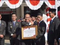 Universitas Lambung Mangkurat menerima piagam penghargaan mitra kerja dari Kemenkum Kalsel