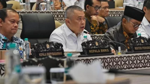 Sejumlah pejabat dalam rapat kerja dengan Komisi V DPR RI di Jakarta
