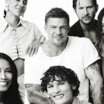 Agnez Mo dan Anggun berpose bersama pemeran Reacher dan Neagley di studio Comic-Con Entertainment Weekly
