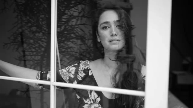 Alexandra Gottardo potret hitam putih