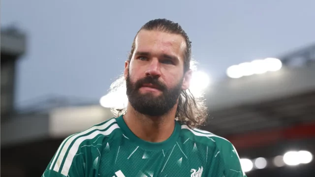 Alisson Becker seusai laga pramusim Liverpool melawan Como 1907 di Anfield, Minggu, 16 Agustus 2026.
