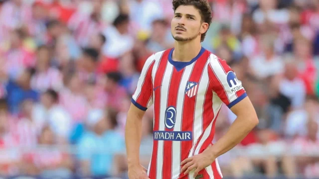 Penyerang Atletico Madrid Julian Alvarez dalam laga LaLiga melawan Villarreal di Madrid.