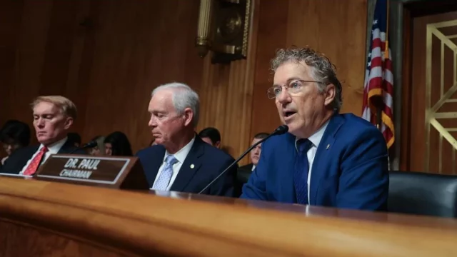 Senator Rand Paul memimpin dengar pendapat Komite Keamanan Dalam Negeri dan Urusan Pemerintahan Senat Amerika Serikat.