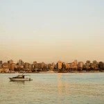Deretan gedung tinggi di tepi laut Beirut, Lebanon, saat matahari terbenam