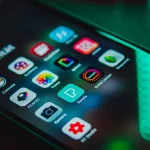 Ilustrasi ikon aplikasi pada layar ponsel