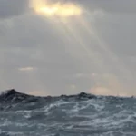 Ombak di Samudra Atlantik