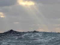 Ombak di Samudra Atlantik