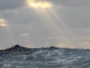 Ombak di Samudra Atlantik