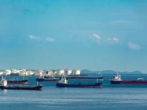 Ilustrasi kapal-kapal tanker berlabuh di perairan, bukan foto kapal Vela Nova