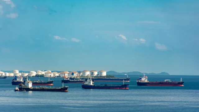 Ilustrasi kapal-kapal tanker berlabuh di perairan, bukan foto kapal Vela Nova