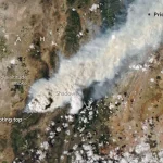 Citra satelit asap kebakaran hutan di Utah Amerika Serikat