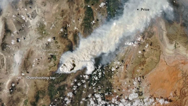 Citra satelit asap kebakaran hutan di Utah Amerika Serikat