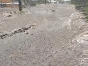 Banjir akibat hujan deras Badai Lala di Kabupaten Hawaii