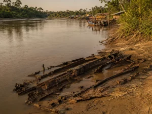 Bangkai Kapal Onrust yang Muncul Lima Tahun Sekali