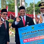 Penyerahan simbolis bantuan sosial pendidikan Bank Nagari kepada Pemerintah Provinsi Sumatera Barat