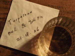 Catatan tulisan tangan penanda single Terpesona