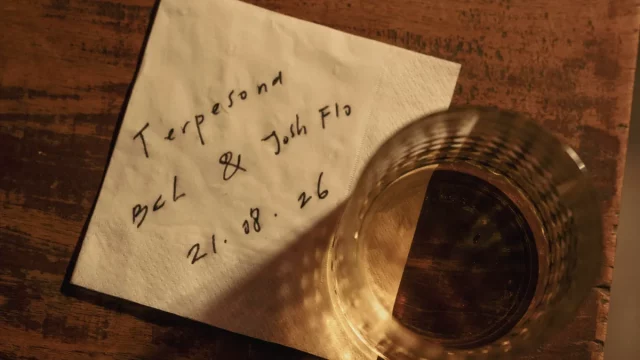 Catatan tulisan tangan penanda single Terpesona