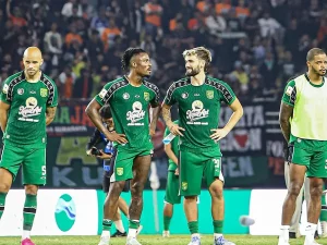 Pelatih Persebaya Surabaya Bernardo Tavares