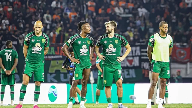 Pelatih Persebaya Surabaya Bernardo Tavares