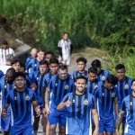 Para pemain Bhayangkara Presisi Lampung FC berjalan beriringan