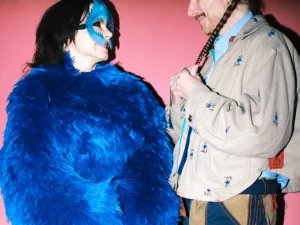 Bjork bersama James Merry di pembukaan pameran Echolalia, National Gallery of Iceland