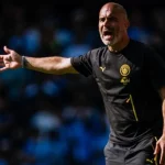 Manajer Manchester City Enzo Maresca memberi instruksi dari pinggir lapangan