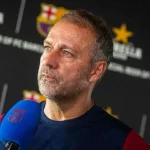 Pelatih Barcelona Hansi Flick berbicara kepada media klub