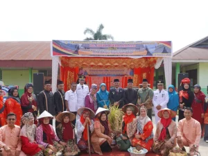 Bupati Safni melantik Camat Guguak dan mengukuhkan LKAM Bundo Kanduang