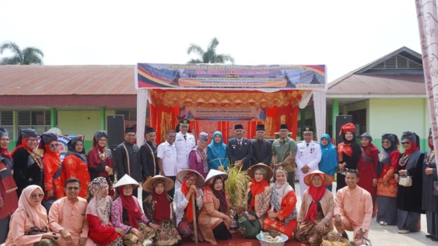 Bupati Safni melantik Camat Guguak dan mengukuhkan LKAM Bundo Kanduang
