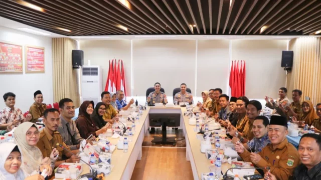 Plh. Kapolres Metro Tangerang Kota memimpin rapat koordinasi pencegahan tawuran pelajar