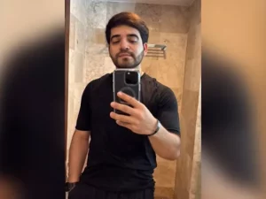 Influencer Meksiko Cesar Gastelum dalam foto swafoto yang diunggah di akun Instagramnya