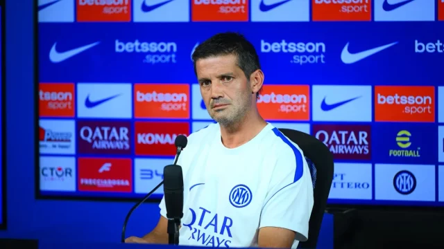 Pelatih kepala Inter Milan, Cristian Chivu, dalam konferensi pers jelang laga pembuka Serie A 2026/2027.