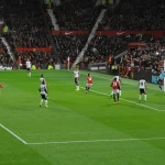 Pertandingan berlangsung di lapangan Old Trafford