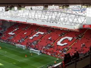Tribune The Kop di Stadion Anfield