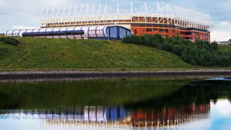 Stadium of Light Sunderland terlihat dari seberang sungai