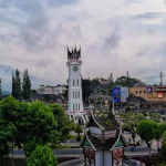 Jam Gadang, Bukittinggi, menjelang magrib.