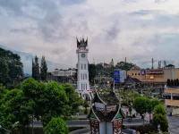 Jam Gadang, Bukittinggi, menjelang magrib.