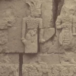 Relief prajurit di Candi Panataran dalam foto Isidore van Kinsbergen.