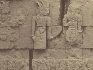 Relief prajurit di Candi Panataran dalam foto Isidore van Kinsbergen.